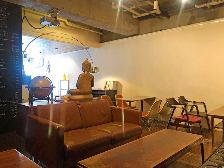 「Mugs」の店内