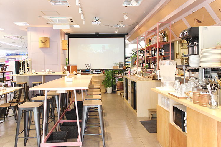 nomuno coffee & wine libraryの店内