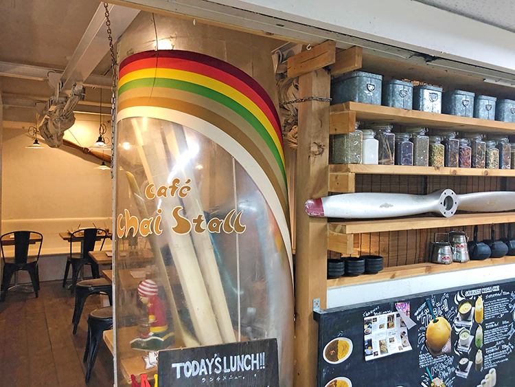 レインボウスパイス カフェチャイストールの外観
