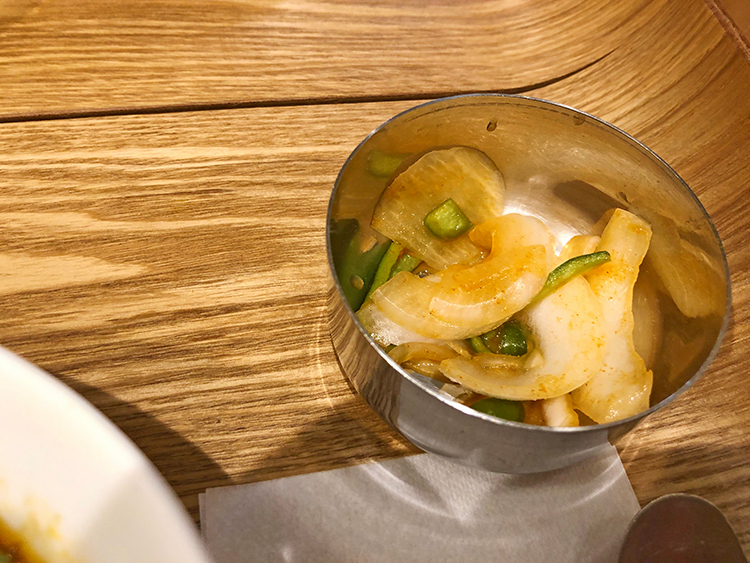 レインボウスパイス カフェチャイストールの玉ねぎのマリネ