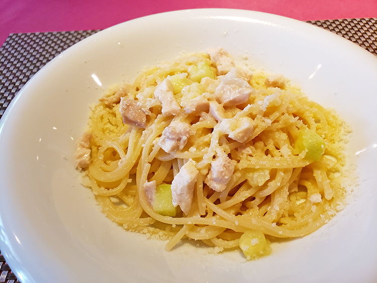 OSTERIA DA HIROKIの大山鶏と丸ズッキーニのラグーソーススパゲッティ
