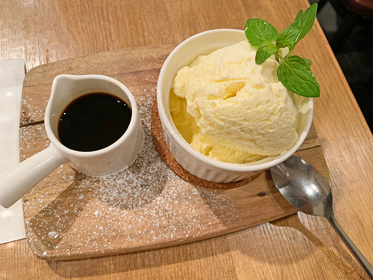 とれたて食堂の「アッフォガード バニラアイスの熱々エスプレッソがけ」