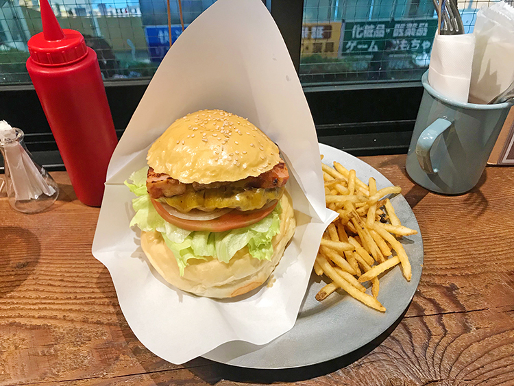 WAKIE WAKIEのベーコンチーズバーガー