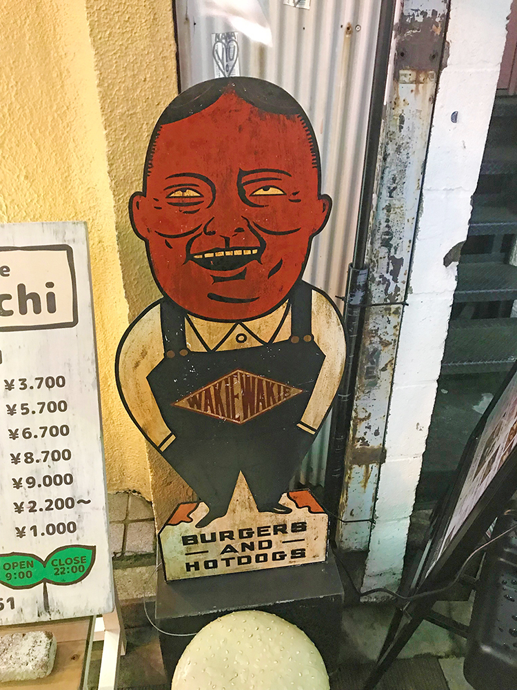 WAKIE WAKIEの看板