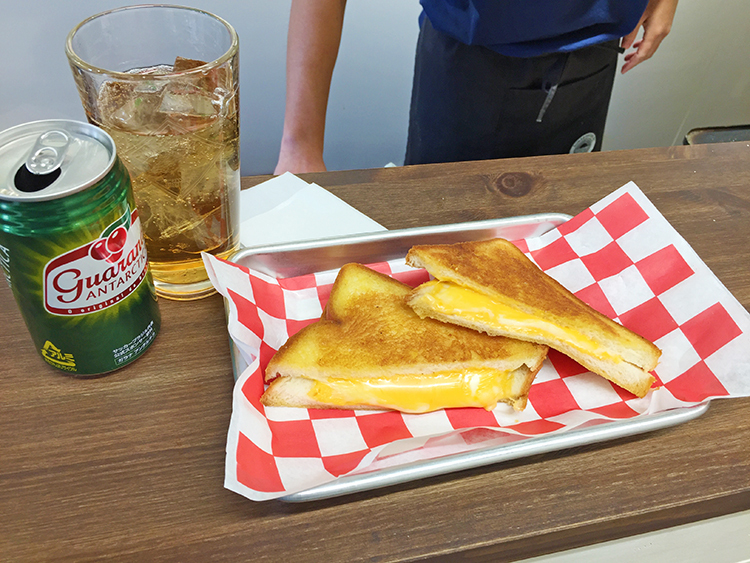 SUNSETBEER FCのGRILLED CHEESE SANDWICH + GUARNA JUICE