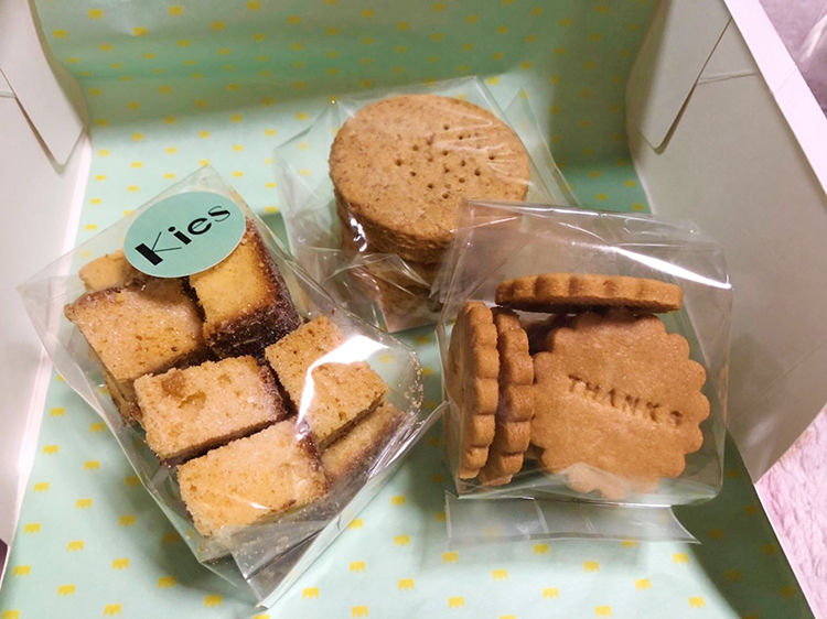 Kiesの時計回りにレモンラスク、全粒粉クッキー、THANKSクッキー(プレーン)