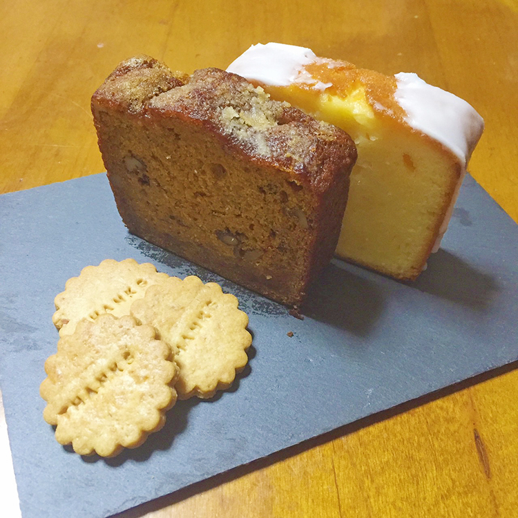 Kiesのカルダモン&レモンピールクッキー(1枚60円)・キャラメルバナナブレッド、レモンケーキ(各360円)