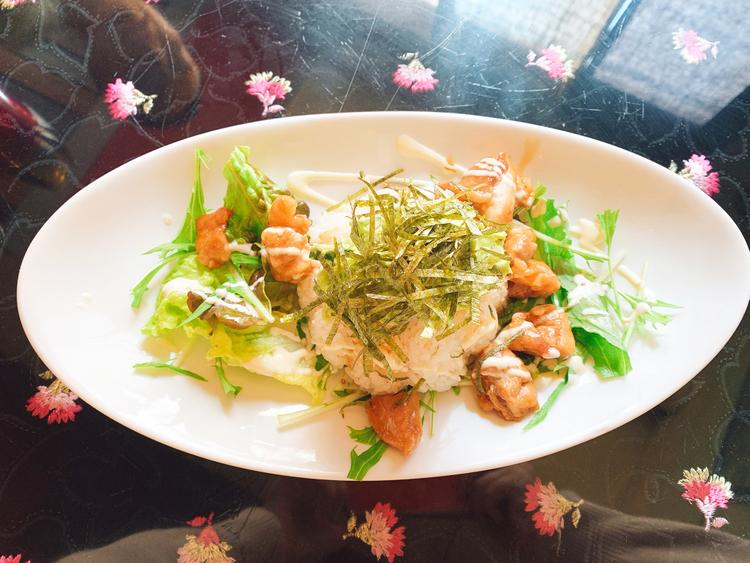 CAFE☆BAR BLOOMOONの照り焼きチキンとアボカドディップご飯