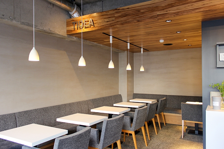 CAFE & KITCHEN PANITAのテーブル席