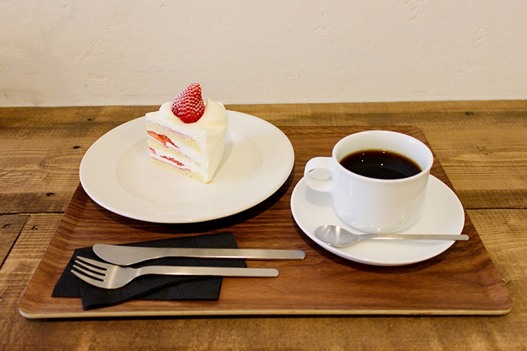 甘堂ふわ作のケーキセット