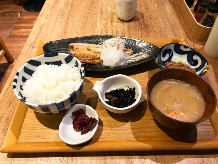 ごはんのサバの塩焼薬味ポン酢定食