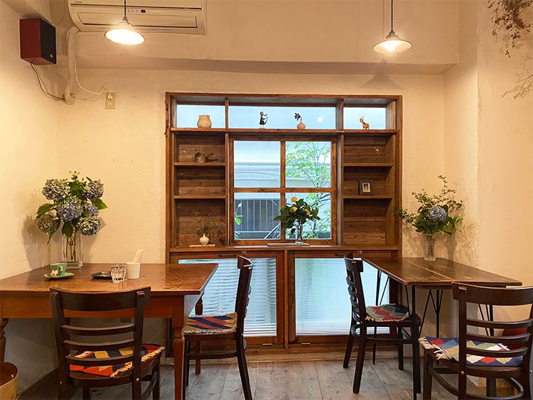 くろもじ珈琲の店内