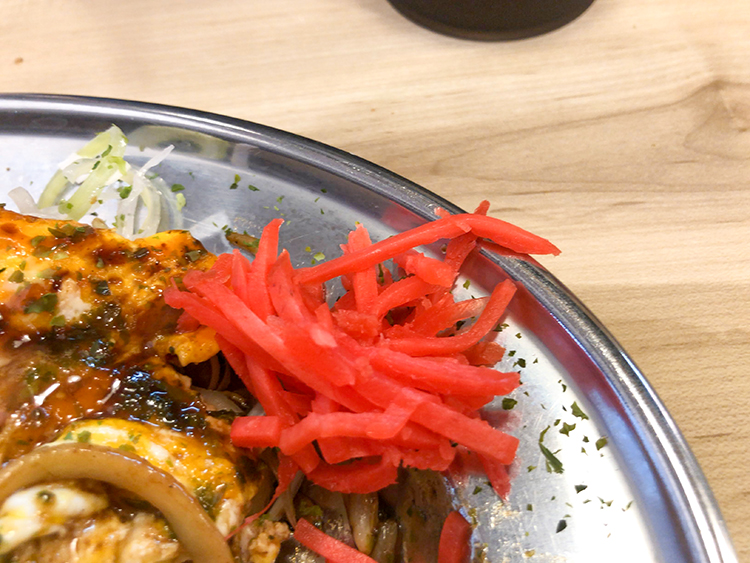 神保町 やきそば みかさの紅しょうが