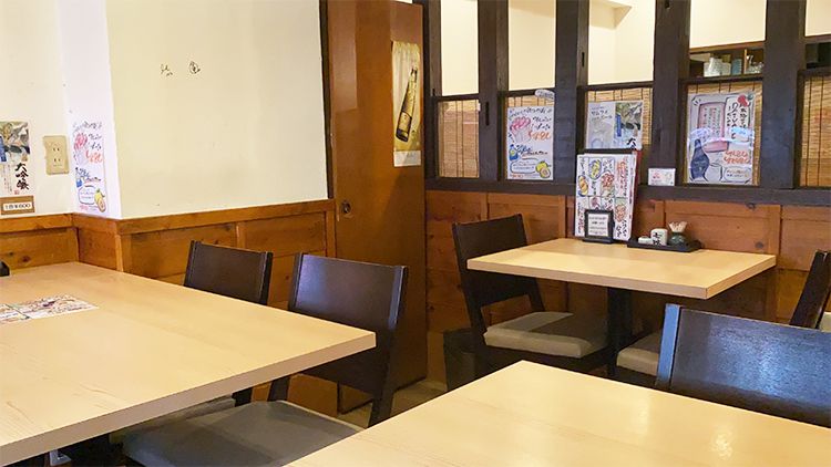 ヨド裏の定食屋さん はらぺこじろうのテーブル席