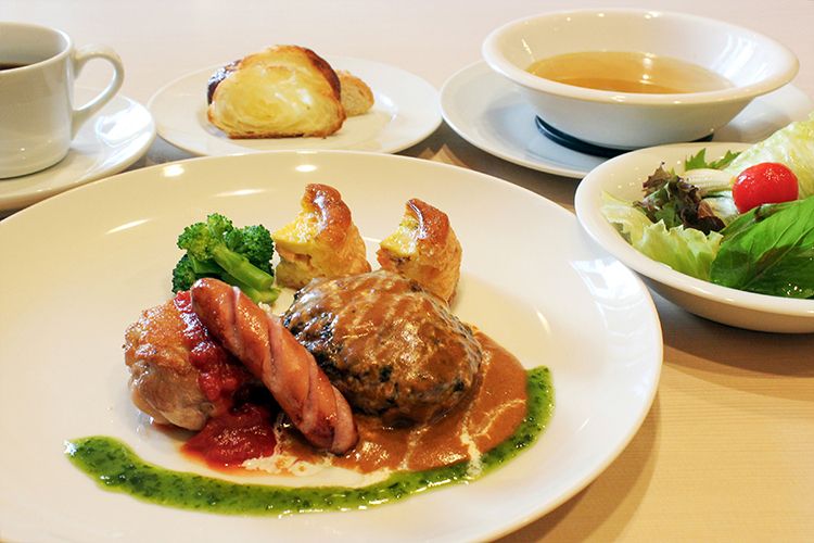 BREAK TIME(ブレイクタイム)のハンバーグ&チキンランチ