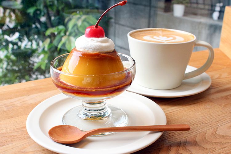 「Cafe*33」のカボチャプリンとカフェラテ