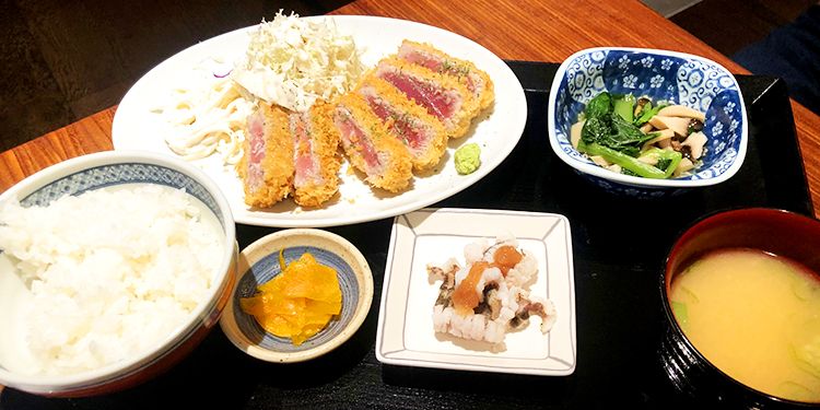 食堂のおばんざいランチ マグロのレアカツ