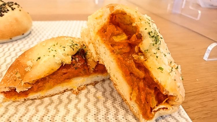プクムクのトマトカレーパン