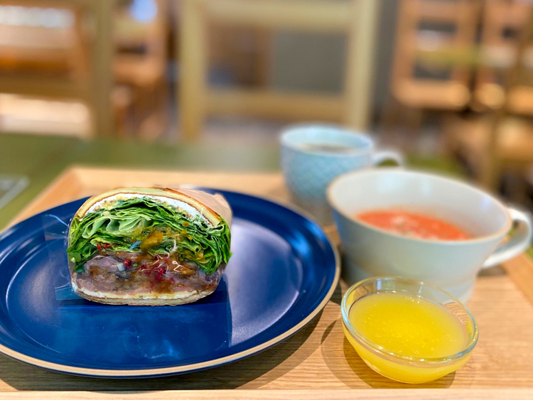 MOCMO sandwichesのローストびーぶのサンドイッチ