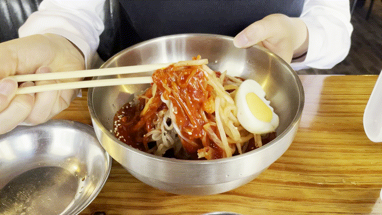 ソナムのビビン麺動画
