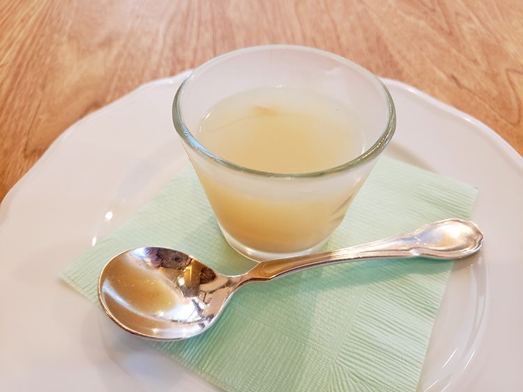 ALLT GOTTの本日のスープ(デンマーク産小エビ入りコンソメジュレスープ)