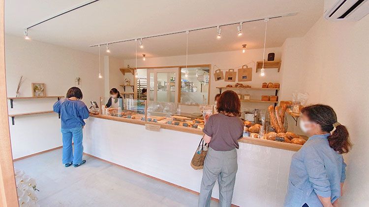 Bakery MIDMOSTの店内
