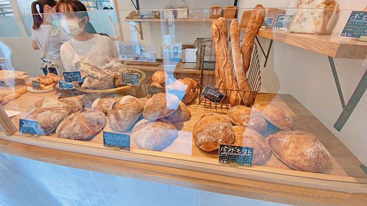 Bakery MIDMOSTのパン