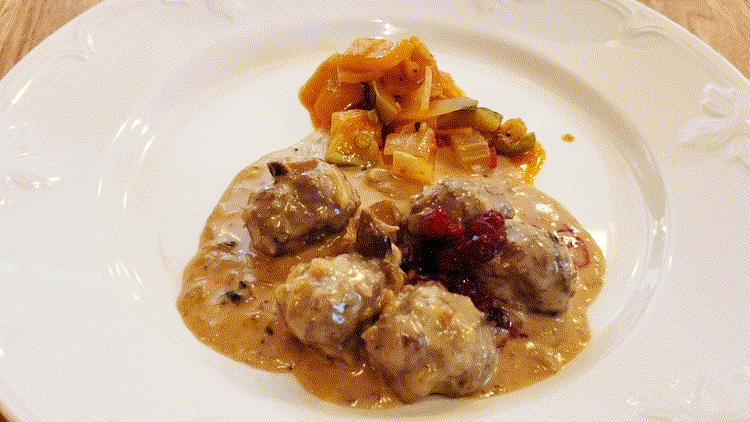 ALLT GOTTの本日のメインディッシュ <肉料理>スウェーデン風スパイシーミートボール リンゴンベリー添え動画