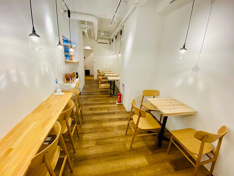 lojiurakitchenの店内