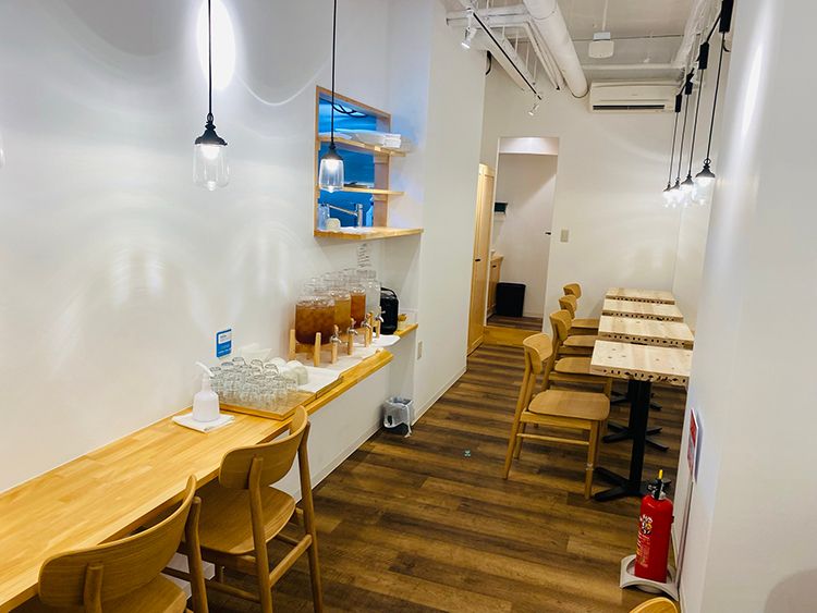 lojiurakitchenの店内