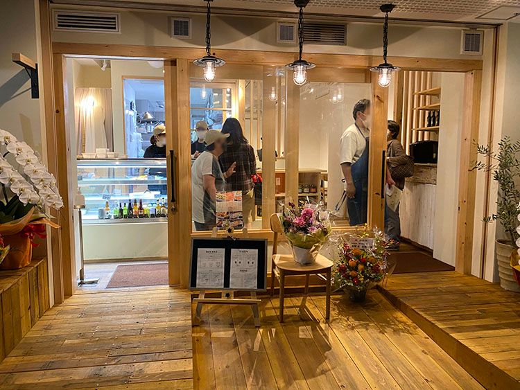 lojiurakitchenの店頭