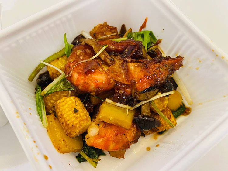 lojiurakitchenのエビと季節野菜のケイジャンガーリック炒め