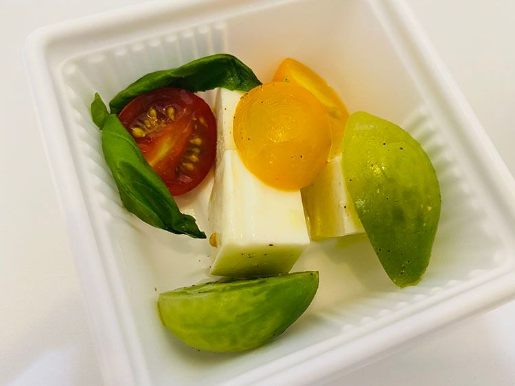 lojiurakitchenのモッツアレラトマトトマトトマト