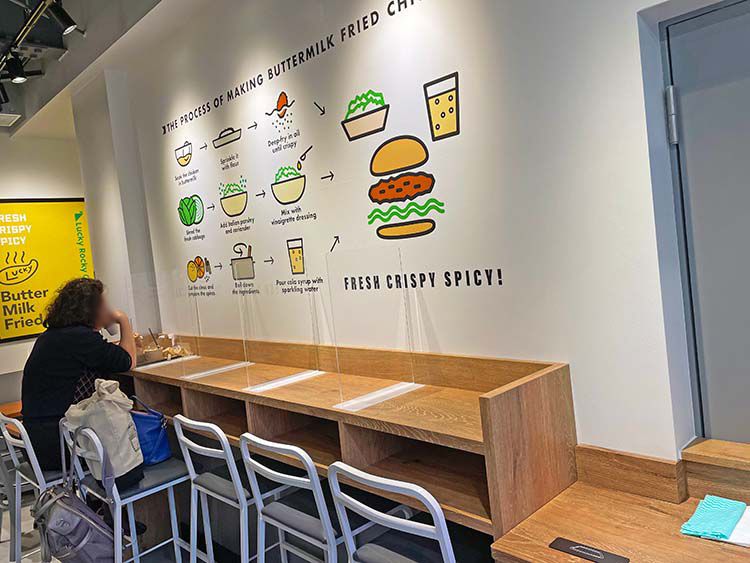 Lucky Rocky Chickenの店内