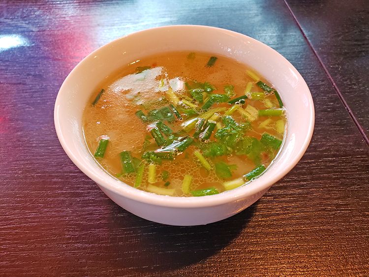 ラオ・タイ食堂　ランサーンのランチセットスープ
