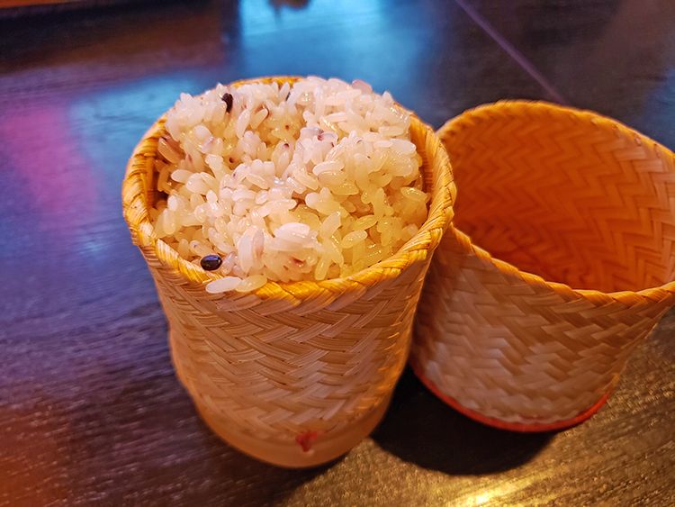 ラオ・タイ食堂　ランサーンのカオニャオダム