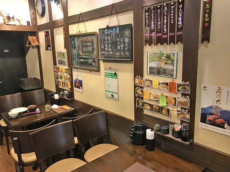 「やまねこ亭 」の店内