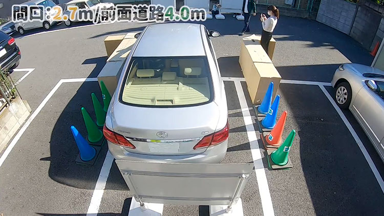中型車トヨタプレミオで駐車!駐車場幅2.7m、前面道路4.0m