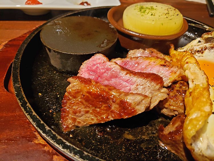 MEAT EAT UPの黒毛和牛のステーキ