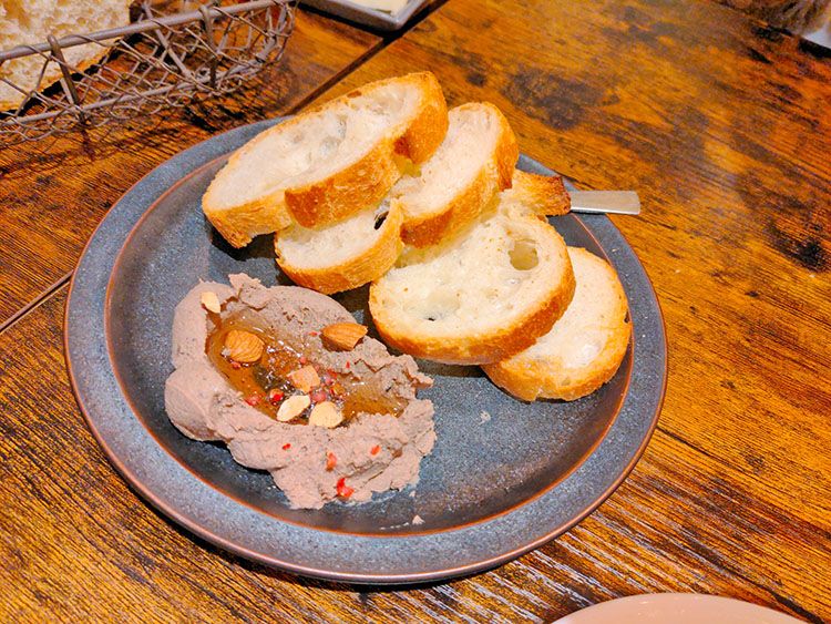 「ワイン&タパス チル(Wine&Tapas Chill)」のレバーペースト
