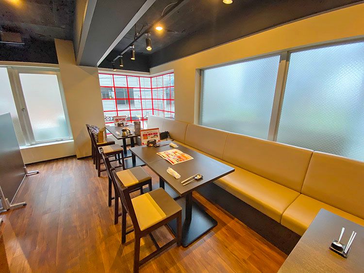 スンドゥブ専門店OKKIIのテーブル席