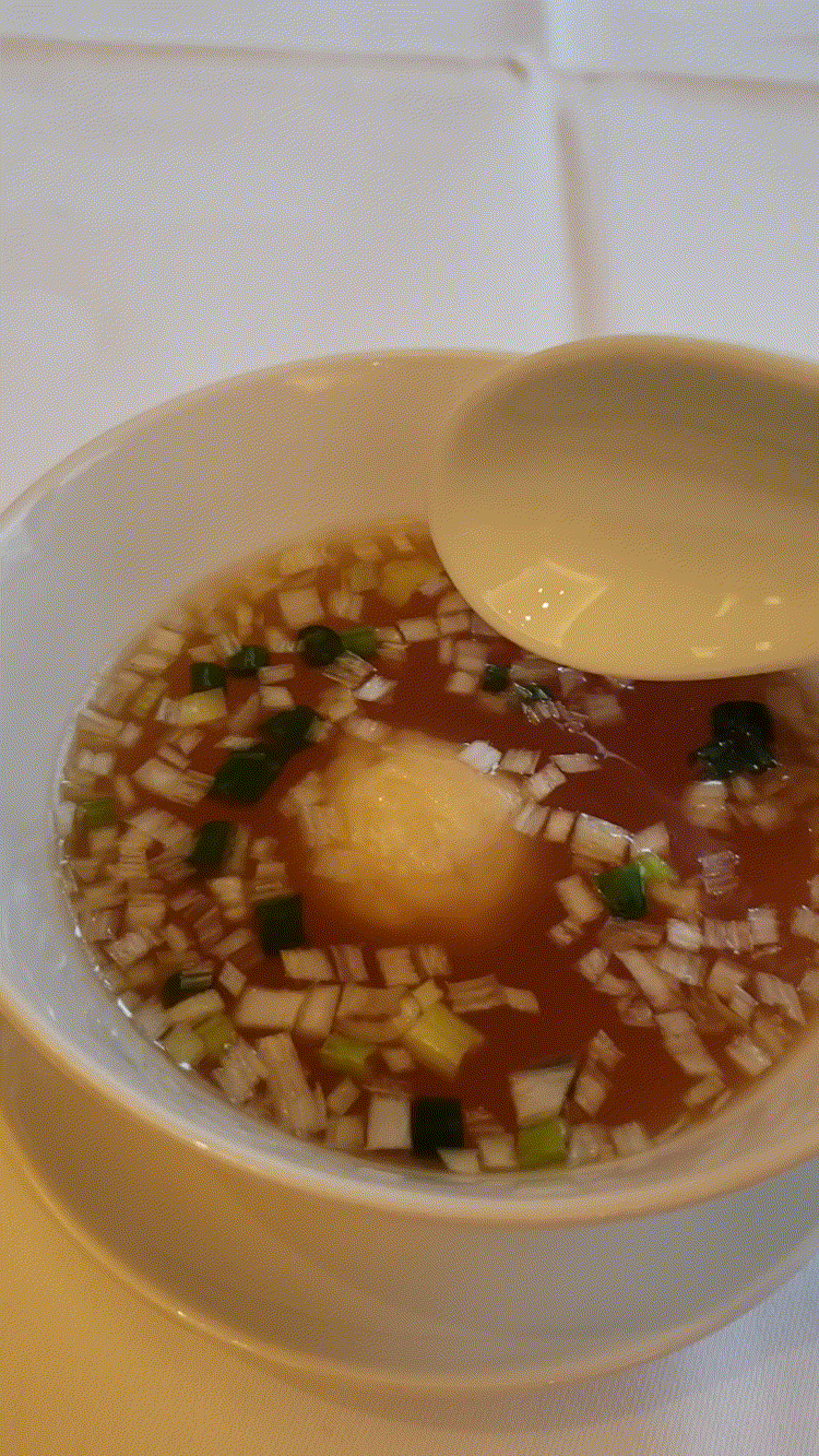 聘珍樓の中華スープに入っているプリプリの団子