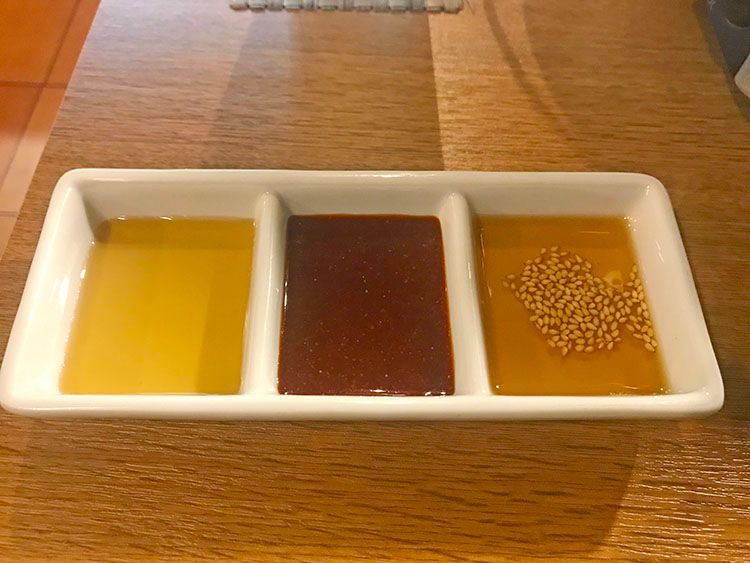 吉祥寺ホルモンのタレはごま油コチュジャンもう1つは不明