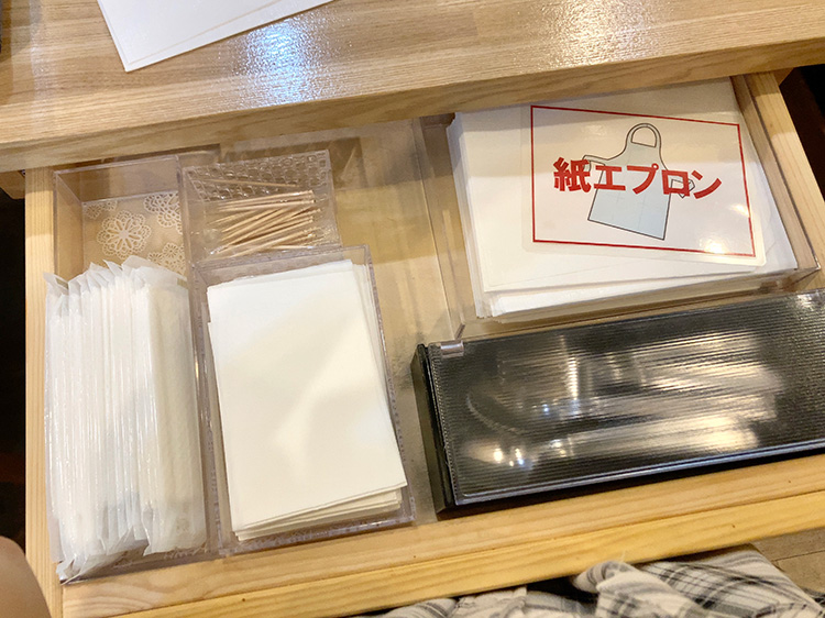 スパ吉の引き出しの中の食器類