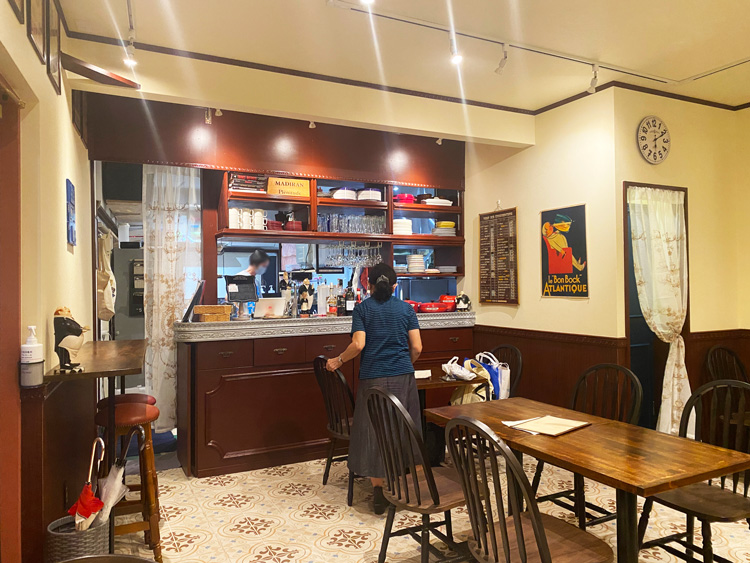 「Saint-Denis Cafe」のキッチン
