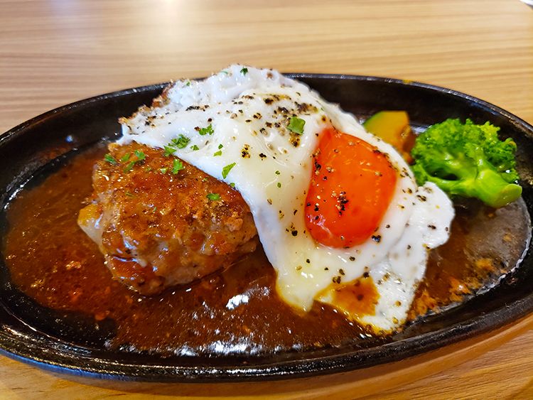 ワイン食堂 バル8 吉祥寺店の山形豚100パーセントハンバーグ