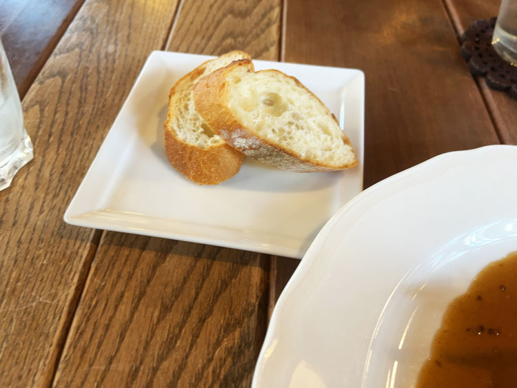 「カフェ デュ クレプスキュール」のバケット