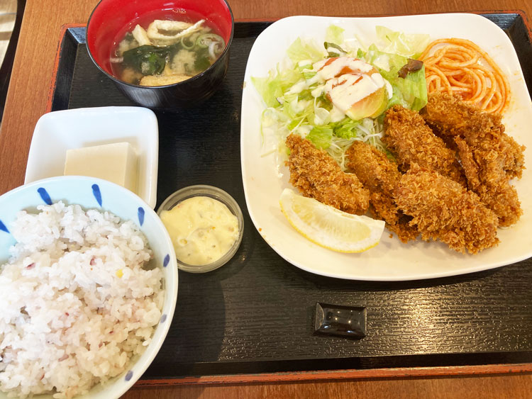 「三好弥」のカキフライ定食