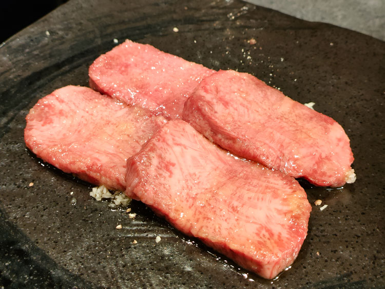 「焼肉バズーカＦ 東中野駅前店」の至極のタン塩