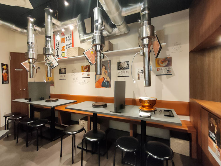 「焼肉バズーカＦ 東中野駅前店」の店内